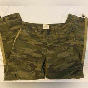 SANCTUARY standard surplus camouflage cropped pant